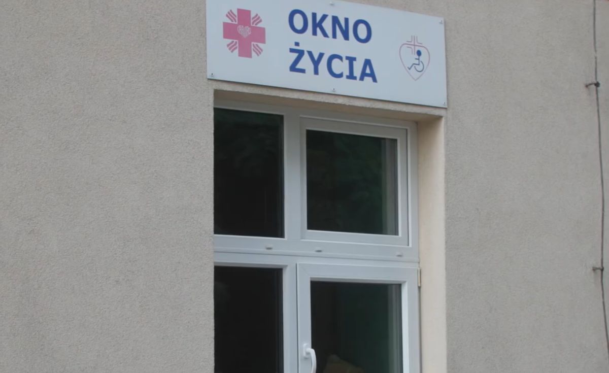 okno życia, noworodek Dziewczynka w oknie życia. Tam był po prostu płacz