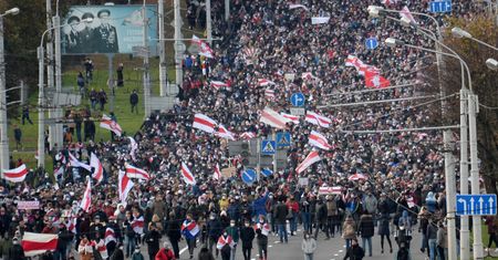 Białoruś. Mińsk. Ponad 30 tys. osób protestuje