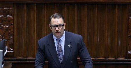 Media: Łukasz Mejza bez prawa jazdy. Poseł stanowczo odpowiada