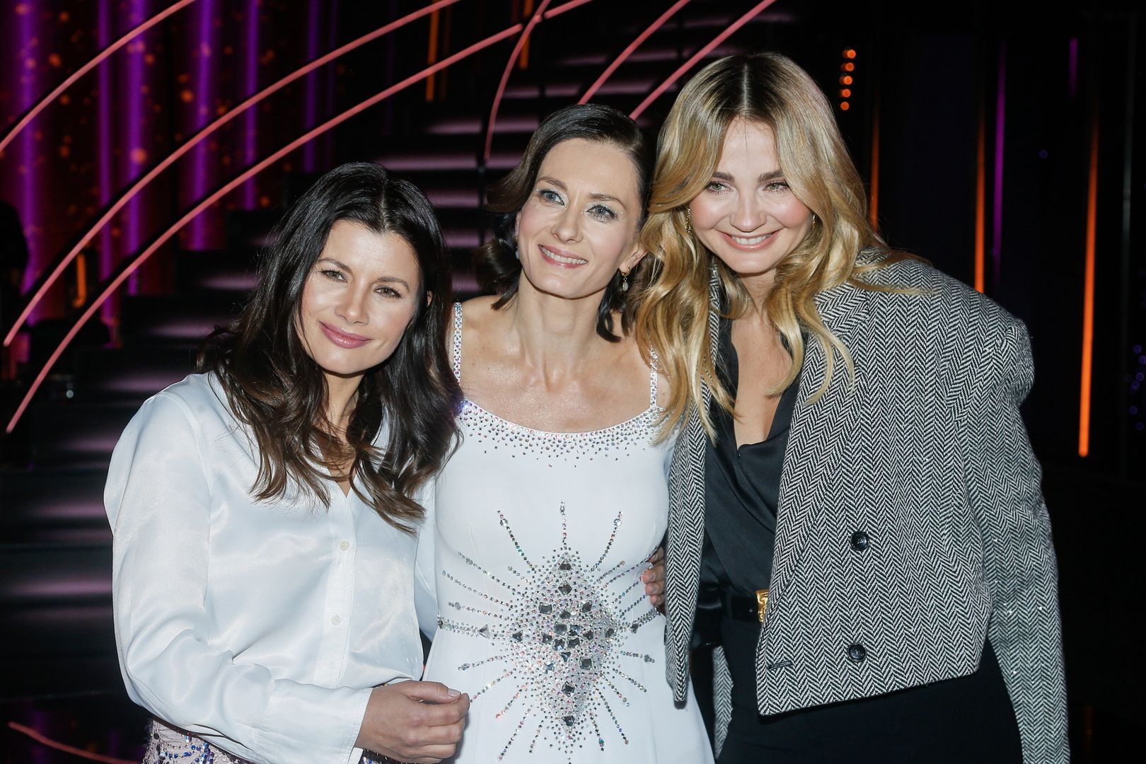 Małgorzata Socha w krótkiej marynarce w jodełkę 