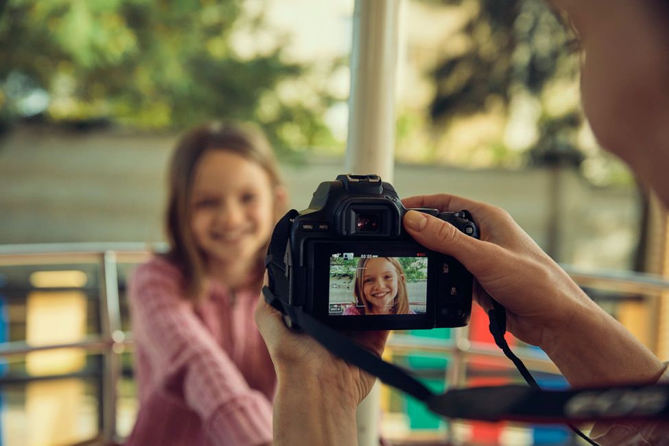 Canon EOS 250D: Eye AF, odchylany ekran i filmy 4K w korpusie dla początkujących 5