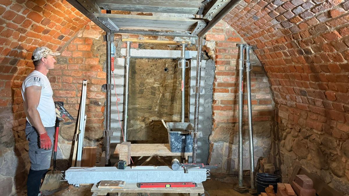 Chcą otworzyć tajemniczą kryptę. Prace trwają