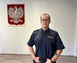 Jaworznicki dzielnicowy wyłowił z rzeki wyziębionego mężczyznę.