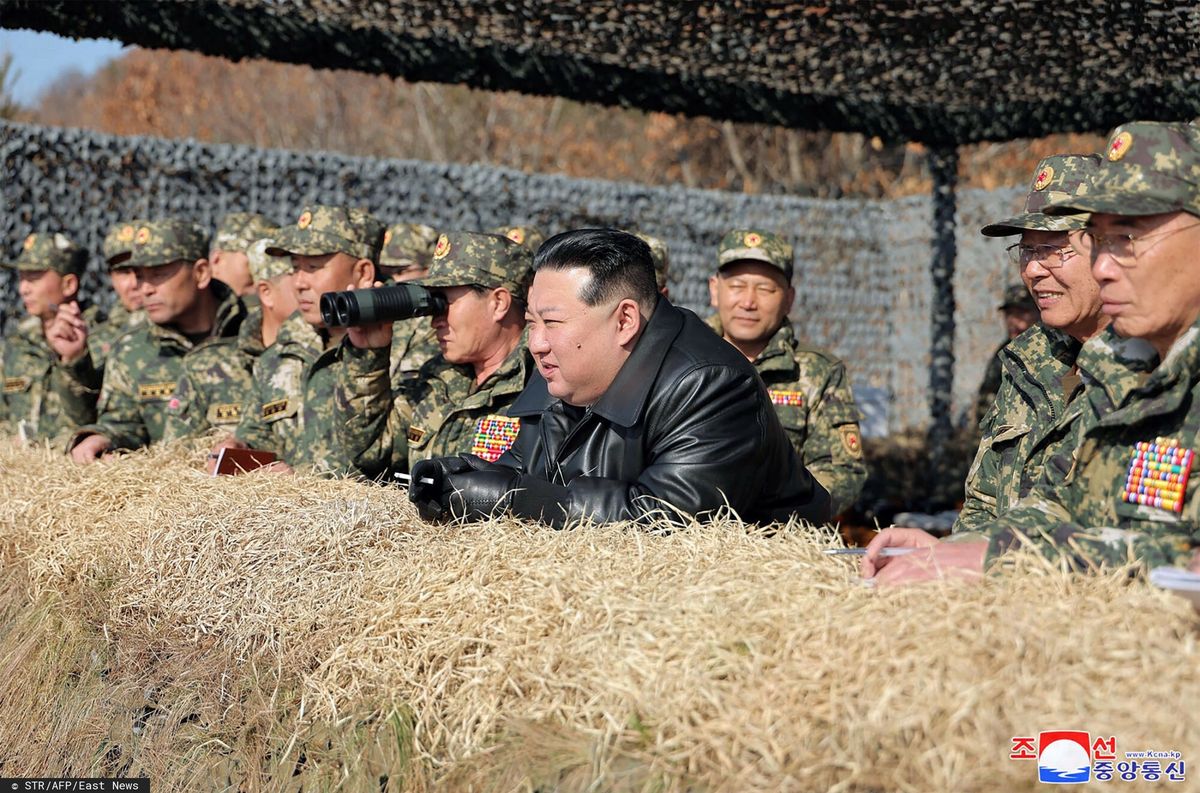 Pozorowaną bitwę osobiście nadzorował przywódca Korei Północnej, Kim Dzong Un