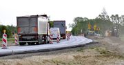 Na drodze krajowej nr 48 w Sobieszynie trwa przebudowa skrzyżowania. Inwestycja zwiększy bezpieczeństwo (zdjęcia)