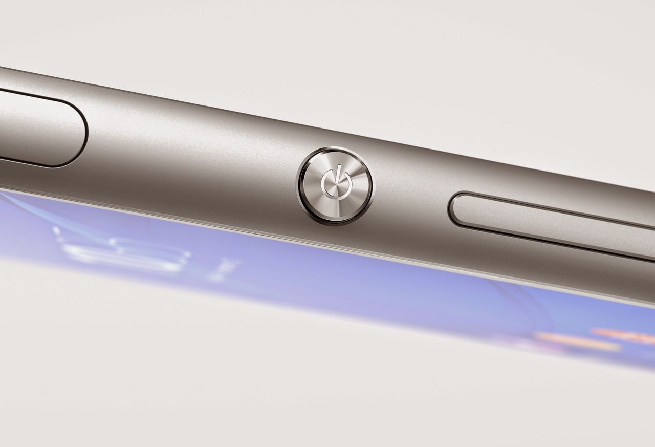 Sony porzuci szkło w Xperii Z4 i pójdzie drogą HTC?