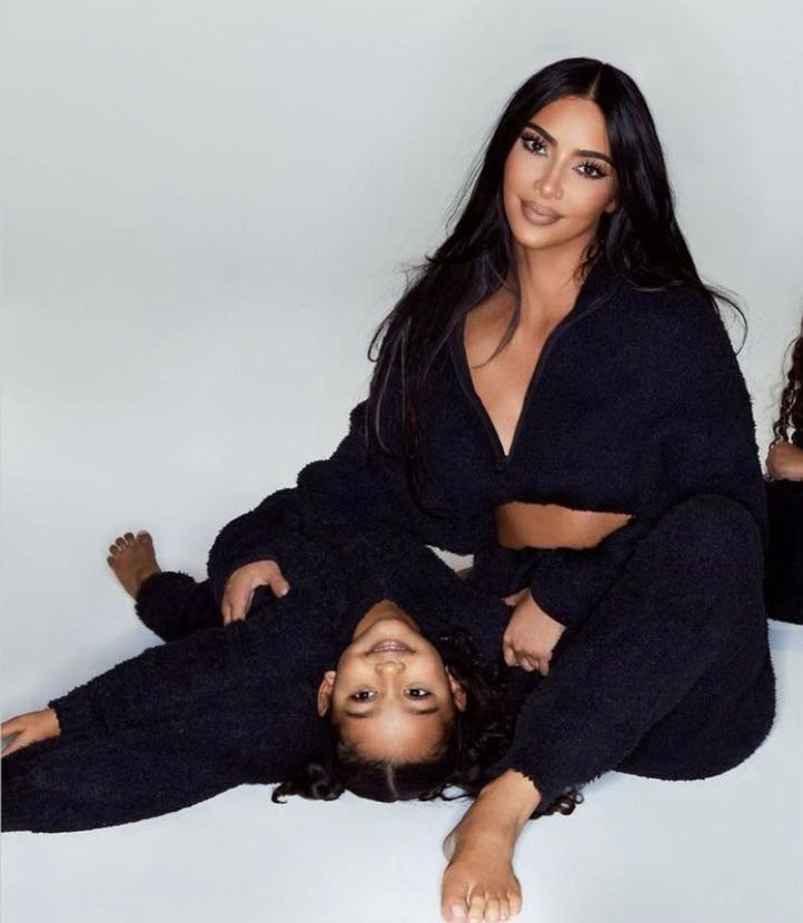 Kardashianki pozują do zdjęć z gromadką dzieci