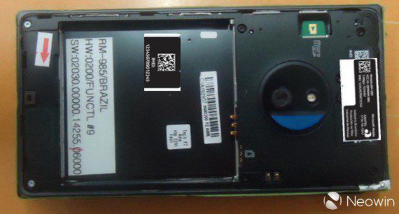 Nokia Lumia 830 będzie tańszą i mniejszą wersją Lumii 930? 8