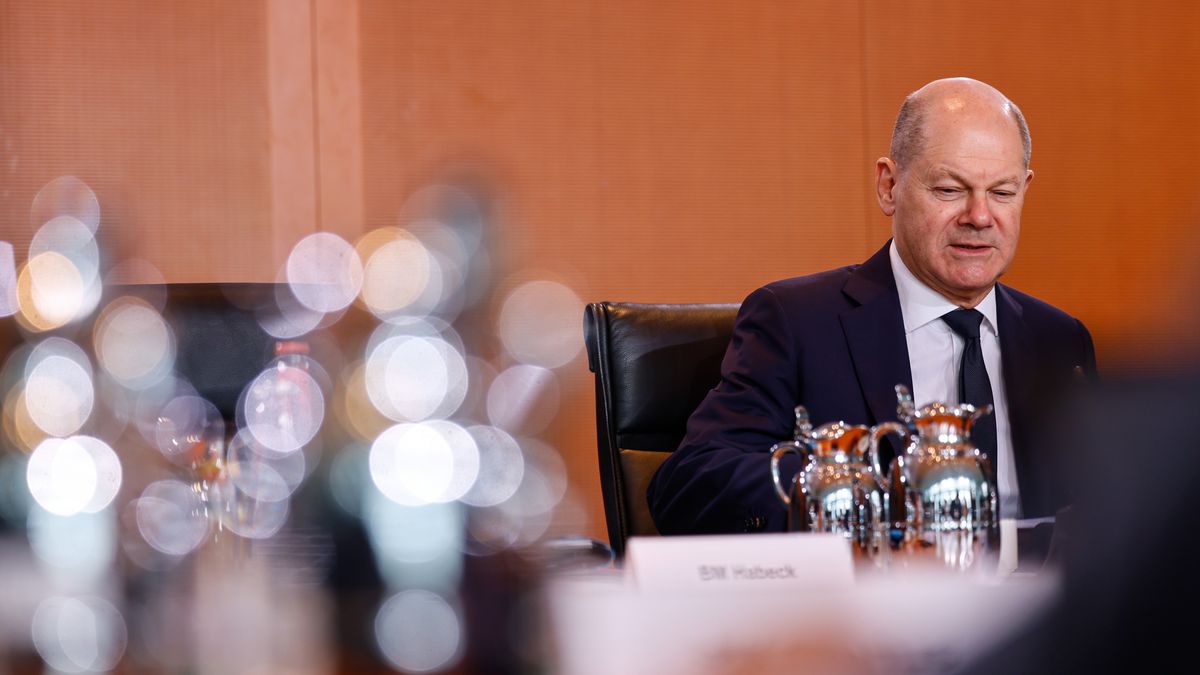German Chancellor Olaf Scholz attends the weekly cabinet meeting of the German government at the Chancellery, in Berlin, Germany, 21 February 2024. EPA/HANNIBAL HANSCHKE Dostawca: PAP/EPA.