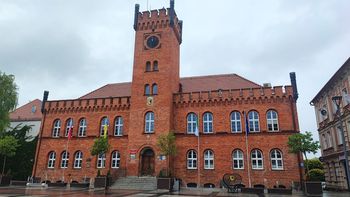 Obradowali miejscy radni. 80 tys. zł na rzecz SzLOT i wsparcie finansowe dla szpitala