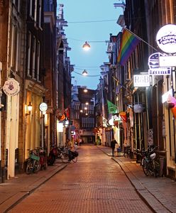 Koronawirus. Holandia zniesie godzinę policyjną? Sąd wydał wyrok