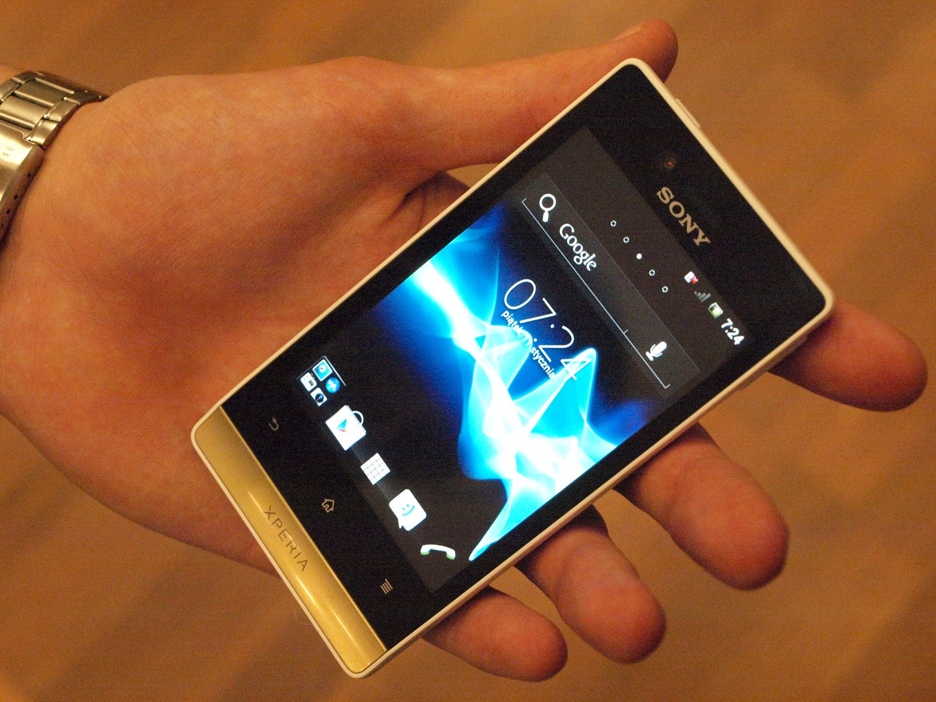 Sony Xperia miro - niska cena w parze z dobrą jakością [test] 1