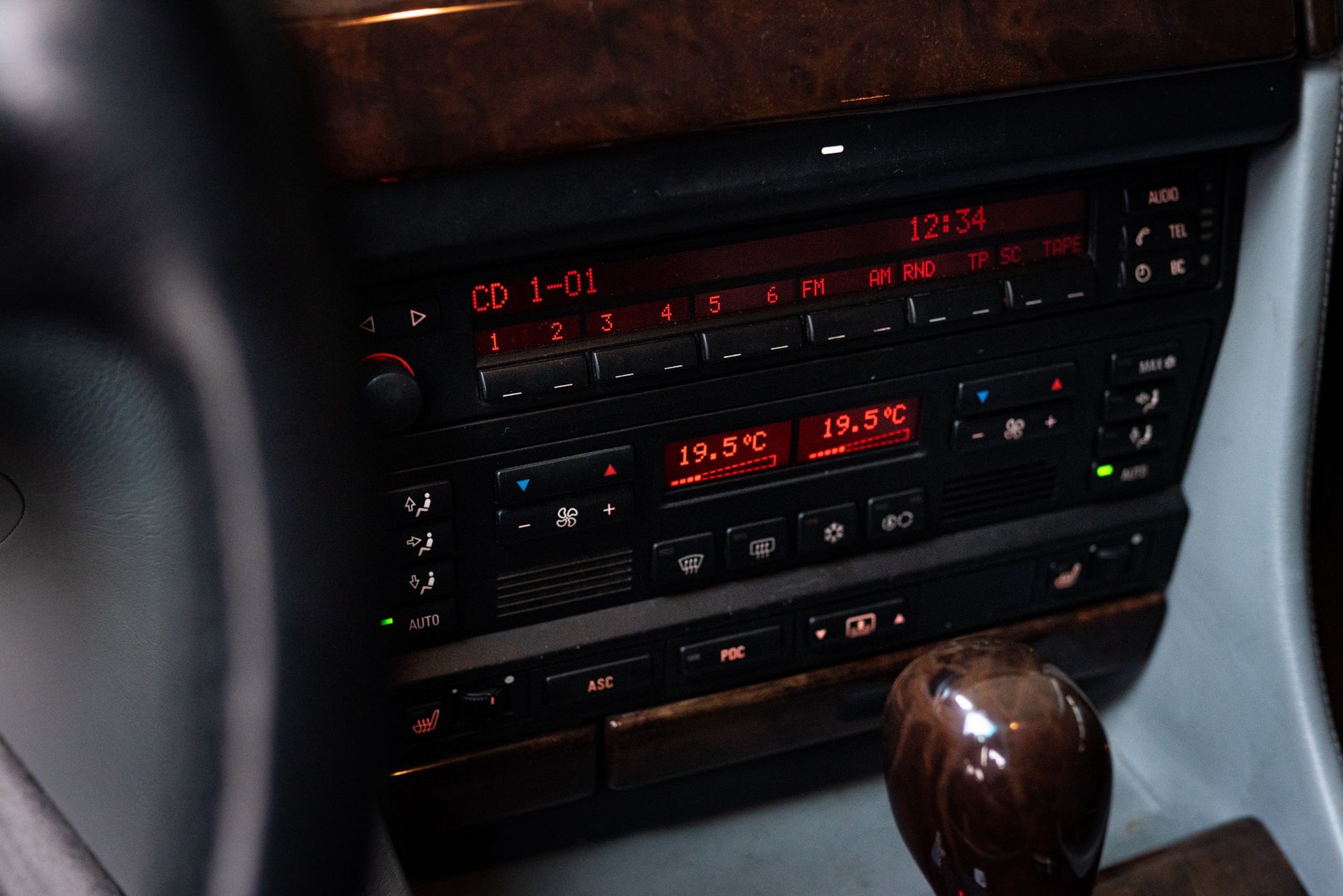 BMW Serii 7 E38