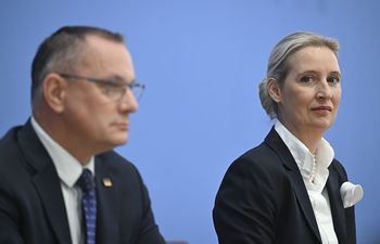 Atak hakerski na AfD. Do internetu trafiły setki tysięcy wiadomości