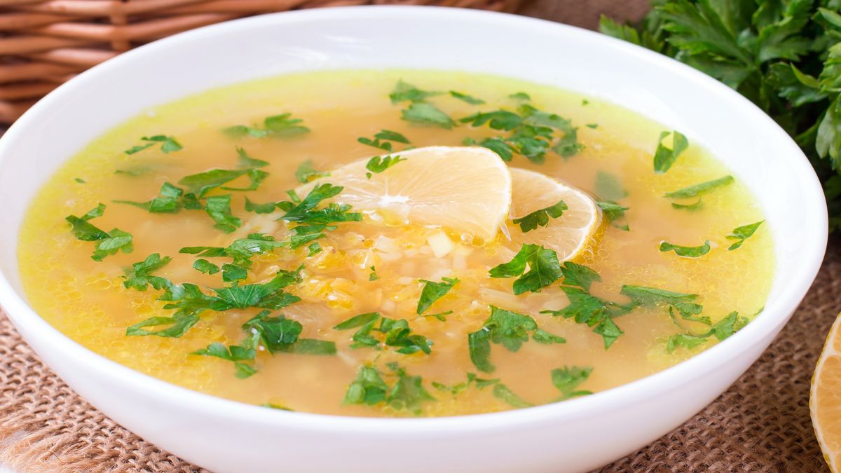 Grecki rosół jest pyszny i orzeźwiający