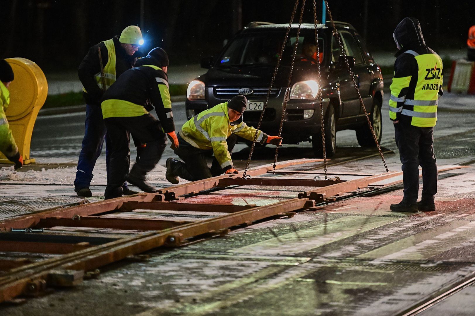 Pracownicy wykonujący pracę w godzinach nocnych mogą otrzymać dodatkowe pieniądze. To może być prawie 1000 złotych. 