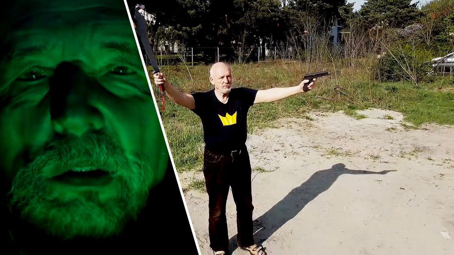 Janusz Korwin-Mikke zarapował w sandałach i z bronią w ręku