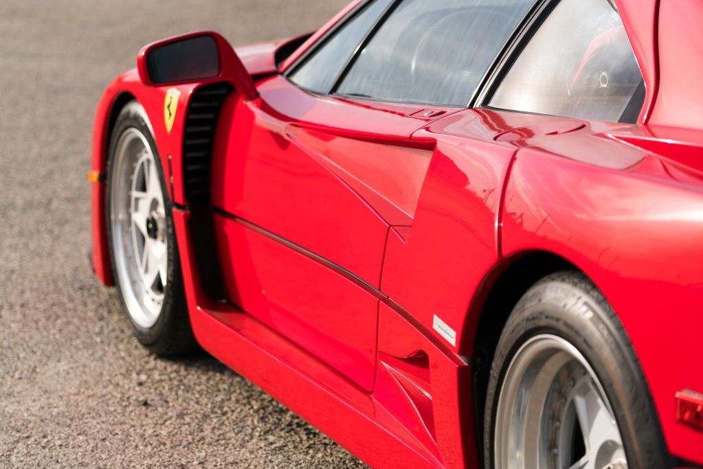 Czy Ferrari F40 nadaje się na szuter? Jeszcze jak!