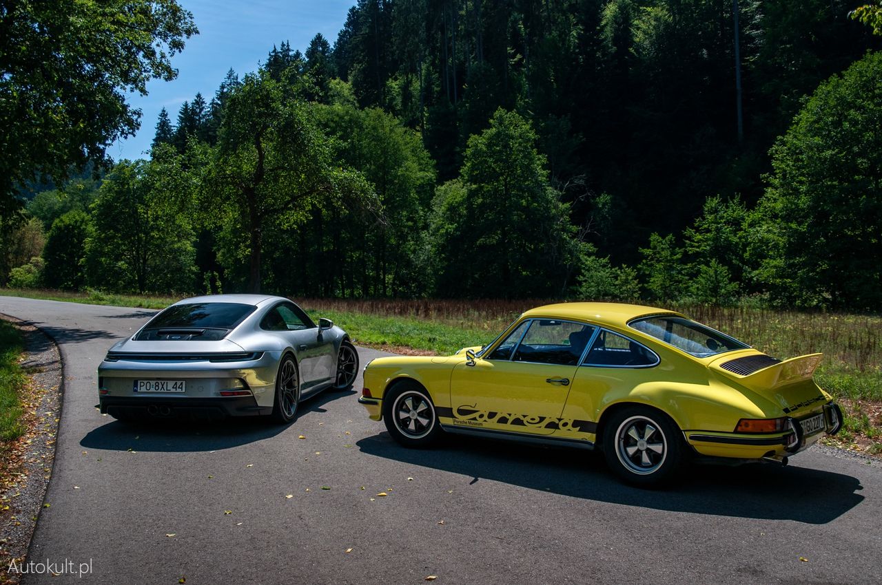 Porsche 911 GT3 Touring vs Porsche 911 Carrera RS 2.7