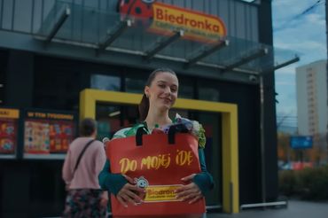 Kadr ze spotu Biedronki