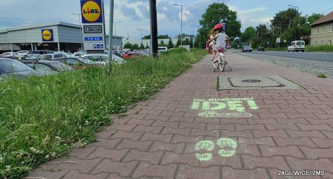 Reklamy Biedronki przy sklepie Lidla. "Przepraszamy"