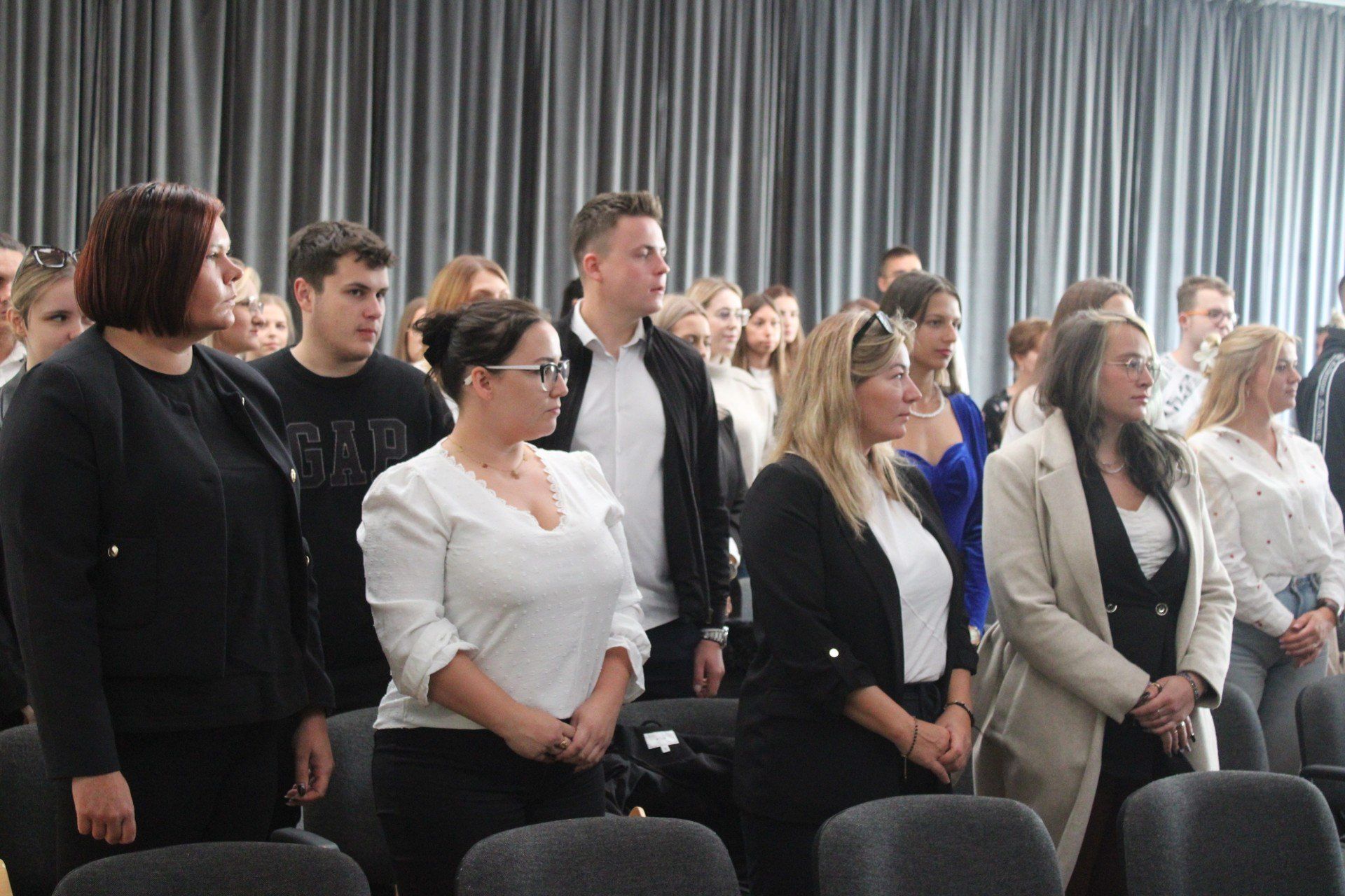 Swoją naukę kontynuuje także liczna grupa studentów na dwuletnich studiach magisterskich uzupełniających z Zarządzania, gdzie również uruchomiono trzy specjalności.Zapisy nowych kandydatów trwają jeszcze do 30 października.