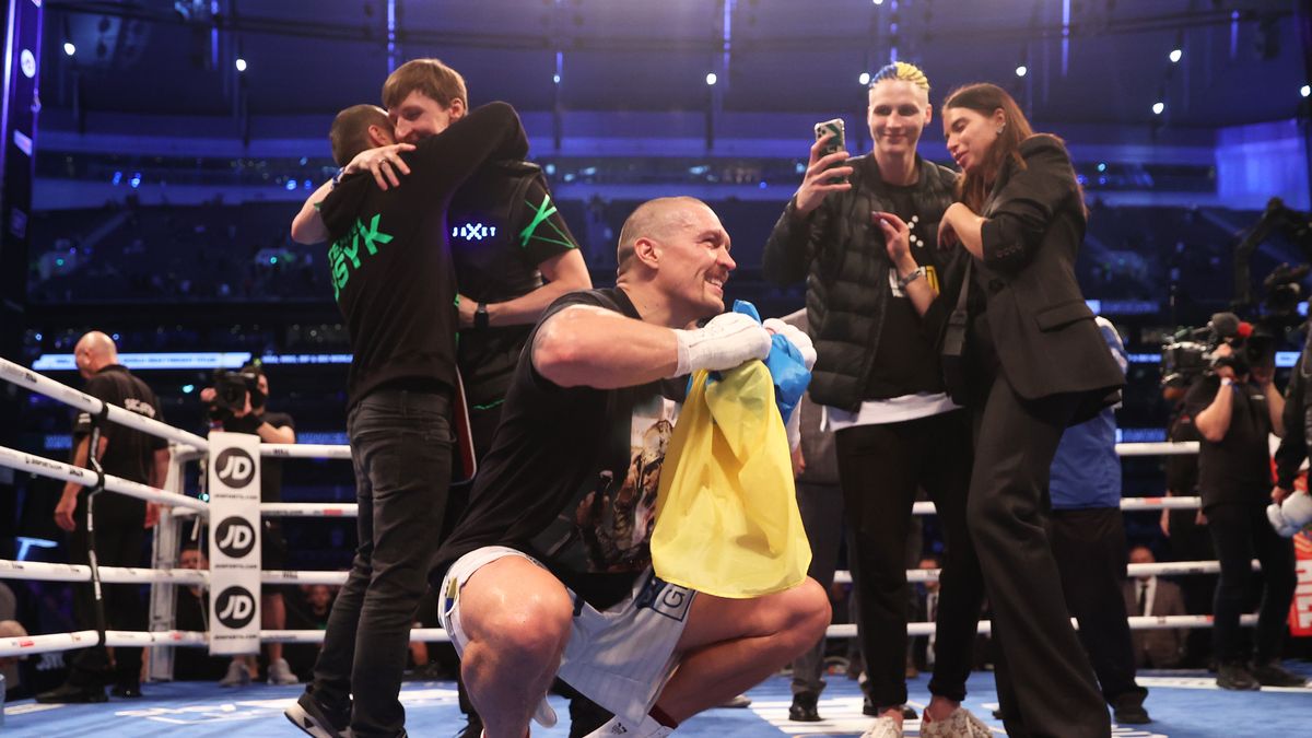 LONDON, ENGLAND - SEPTEMBER 25: Oleksandr Usyk celebrates after being crowned the new World Champion following the Heavyweight Title Fight between Anthony Joshua and Oleksandr Usyk at Tottenham Hotspur Stadium on September 25, 2021 in London, England. (Photo by Julian Finney/Getty Images)