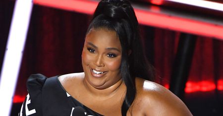 Lizzo po roku walki z otyłością. Piosenkarka pokazała zdjęcia