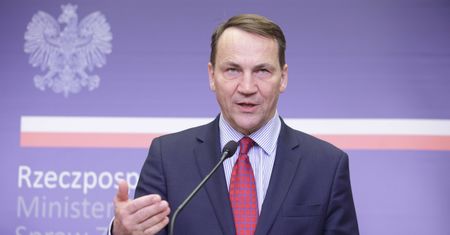"Europa jest w tyle". Sikorski: zamknięcie zakładów to był błąd