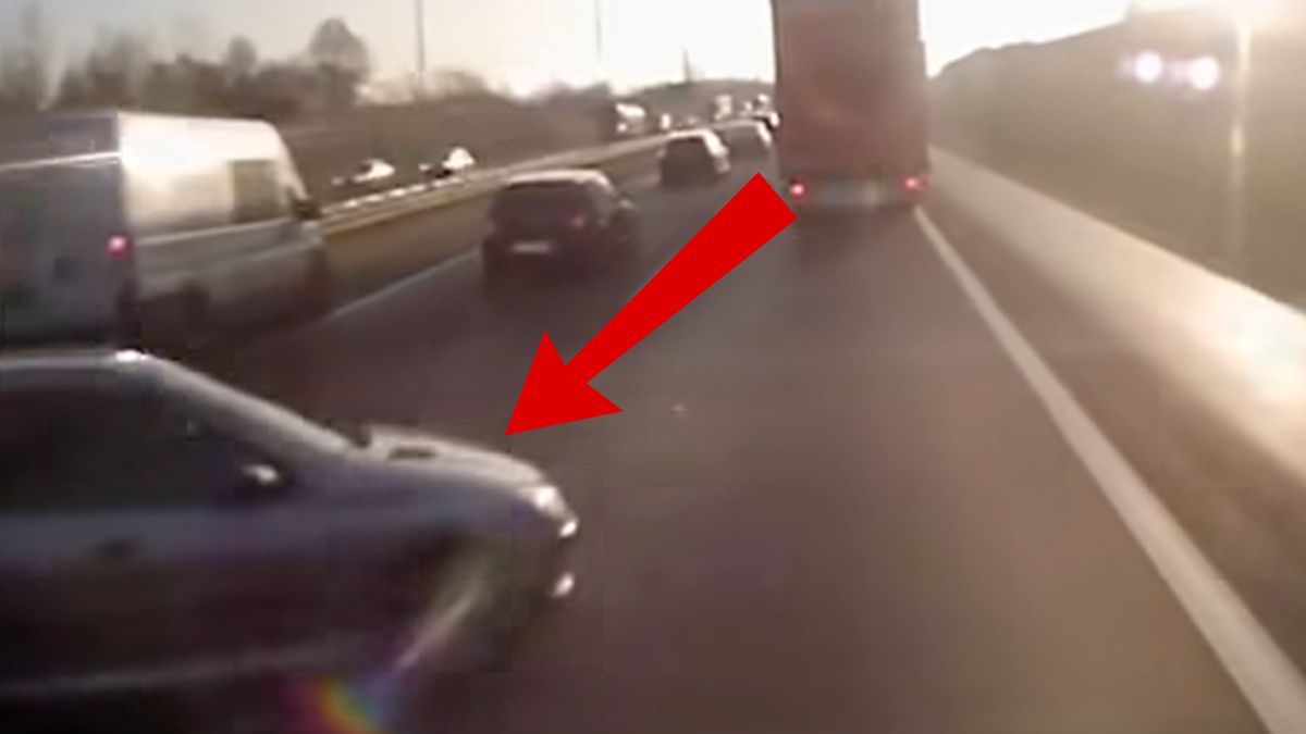 Obróciło auto na A2.