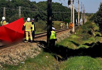 Wjechał rowerem pod pociąg. Nie żyje