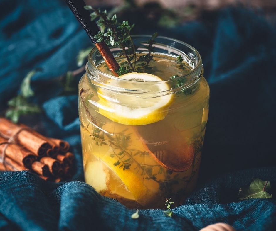 Mikstura z tymianku, miodu i cytryny. Naturalne lekarstwo na kaszel