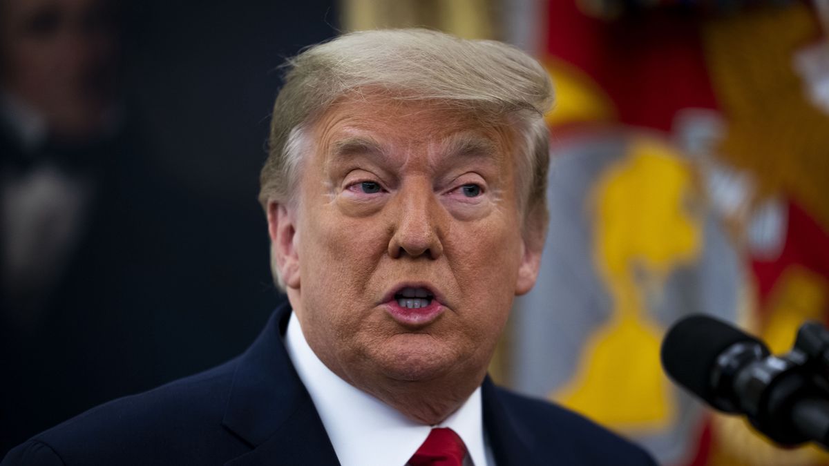 Donald Trump skrytykował FDA za przedłużające się prace nad rejestracją szczepionki