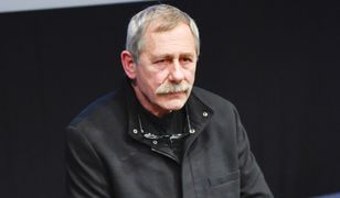 Żona Andrzeja Strzeleckiego o jego grobie. Wspomniała o niezwykłym grawerunku