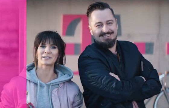 Sylwia Grzeszczak i Piotr Kędzierski śpiewają „Tamtą dziewczynę” w reklamach T-Mobile na Kartę (wideo)