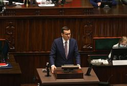 Sejm. Morawiecki o kryzysie na granicy. Mówi o Kaczyńskim