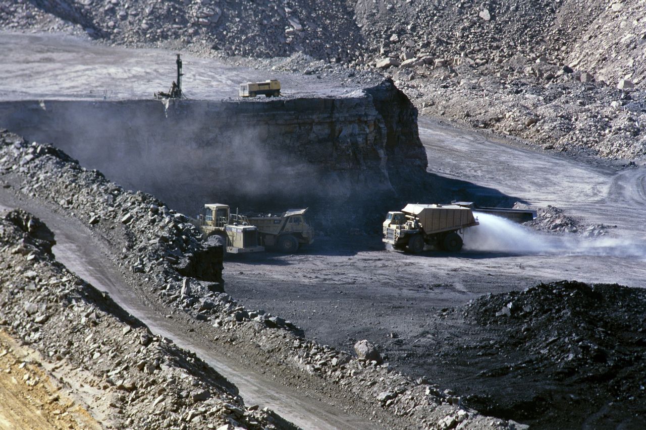 In the photo, an open-pit uranium mine in the Arlit region in the 1990s.