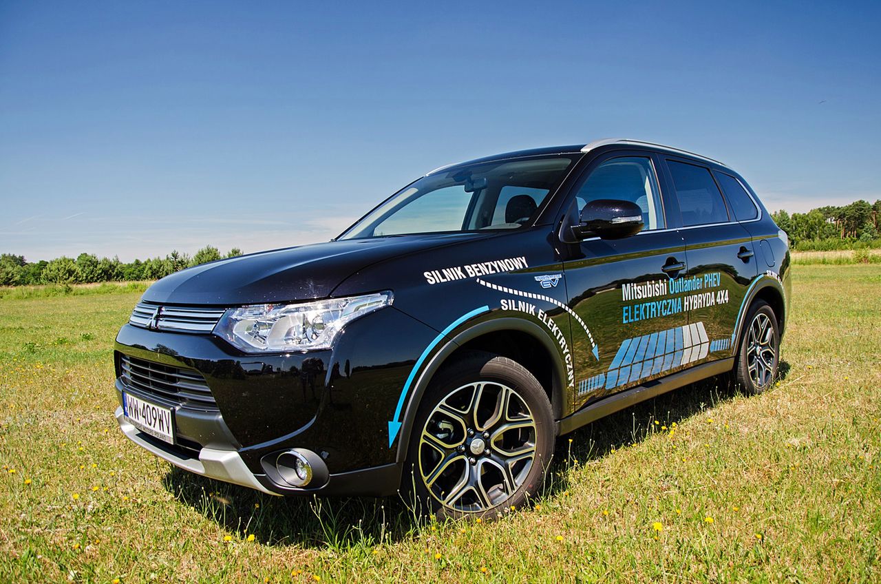 Mitsubishi Outlander PHEV to jeden z chętniej kupowanych samochodów hybrydowych w Polsce