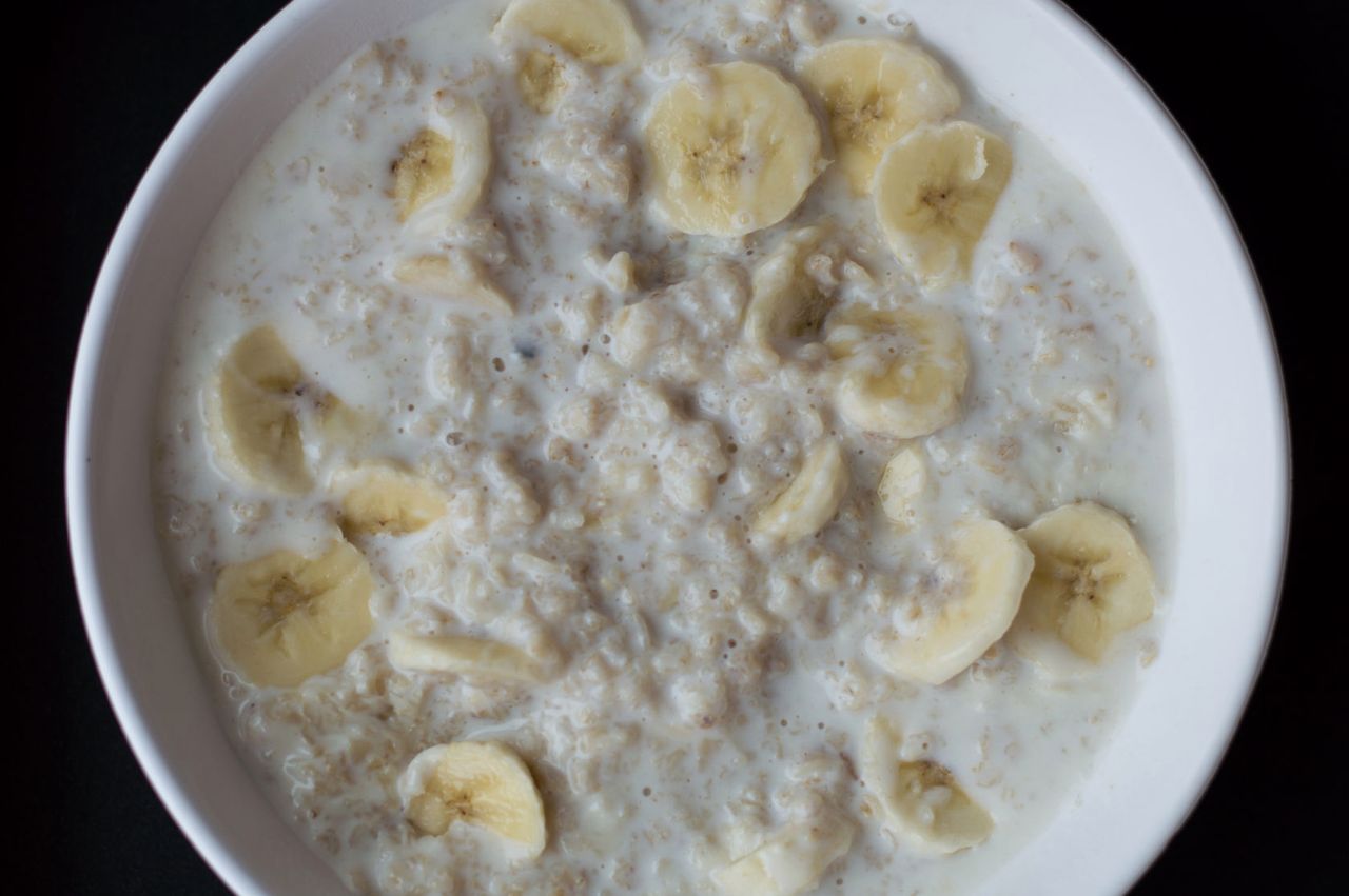 Czy owsianka może pomóc schudnąć? Sprawdź dietę owsiankową