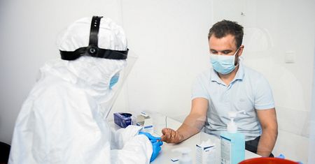 Nowe stanowisko WHO. Co z osobami, które nie mają objawów COVID-19?