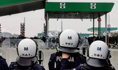 Kierownik Biedronki, obsługa kebabu, szef marketu. Cisi bohaterowie szturmu w Kuźnicy