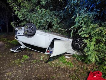 Goleniowy: Groźny wypadek w powiecie zawierciańskim - dachowanie samochodu osobowego w miejscowości Goleniowy. Policja bada przyczyny zdarzenia