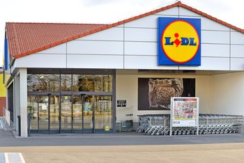 Hiszpańska szynka z polską flagą. Lidl wycofuje towar ze sklepów
