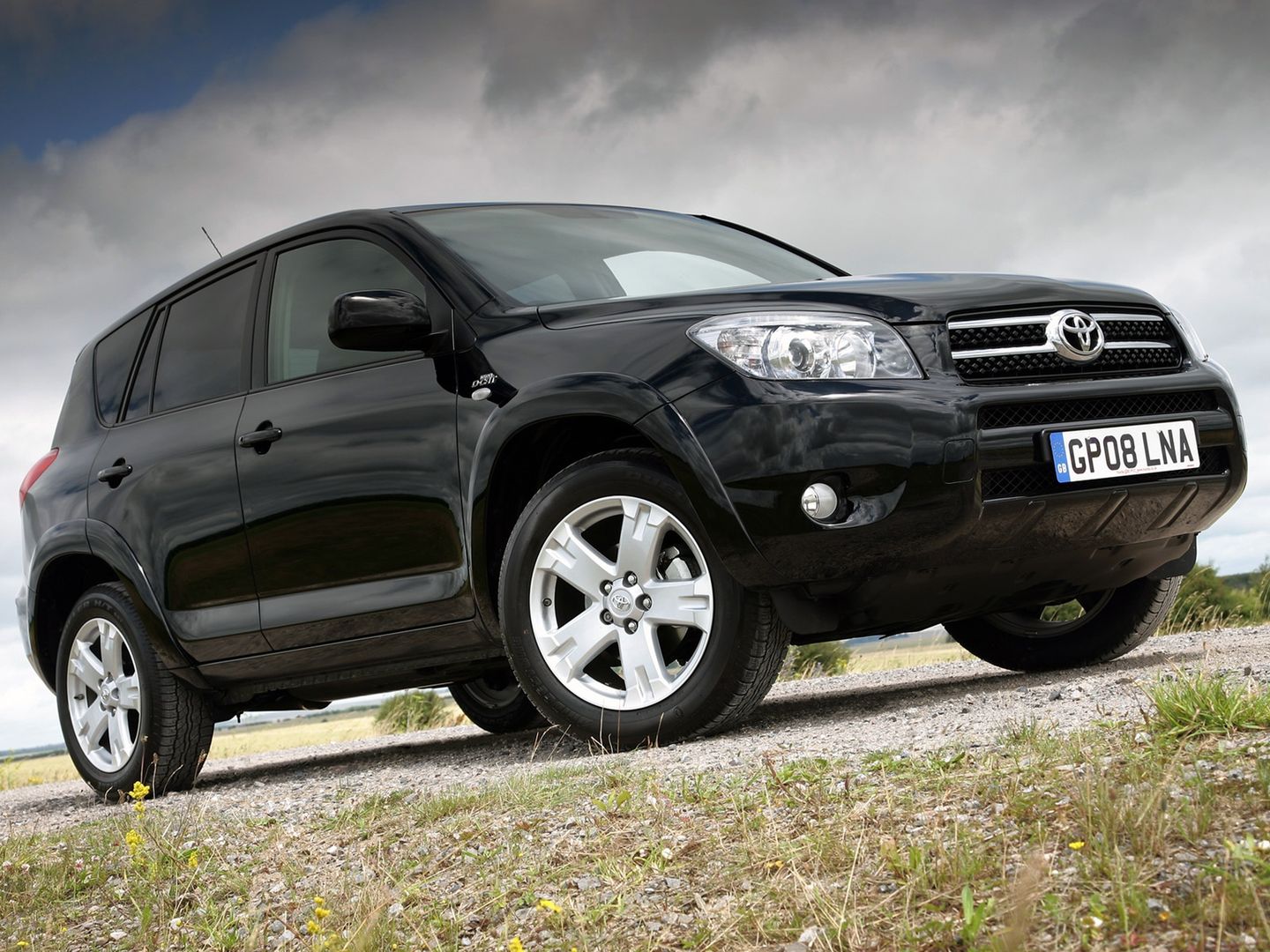 Niezależnie jaka Toyota, zawsze będzie droga. To samo dotyczy niespecjalnie dobrego modelu RAV-4