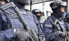 Grozili ochroniarzowi nożem. Szybka akcja policji