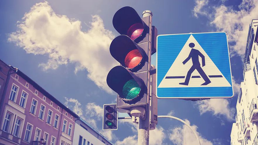 В Україні штрафуватимуть пішоходів. Як з цим в Польщі?