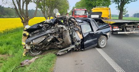 Stare, ale bezpieczne volvo. Aż trudno uwierzyć, że wszyscy przeżyli