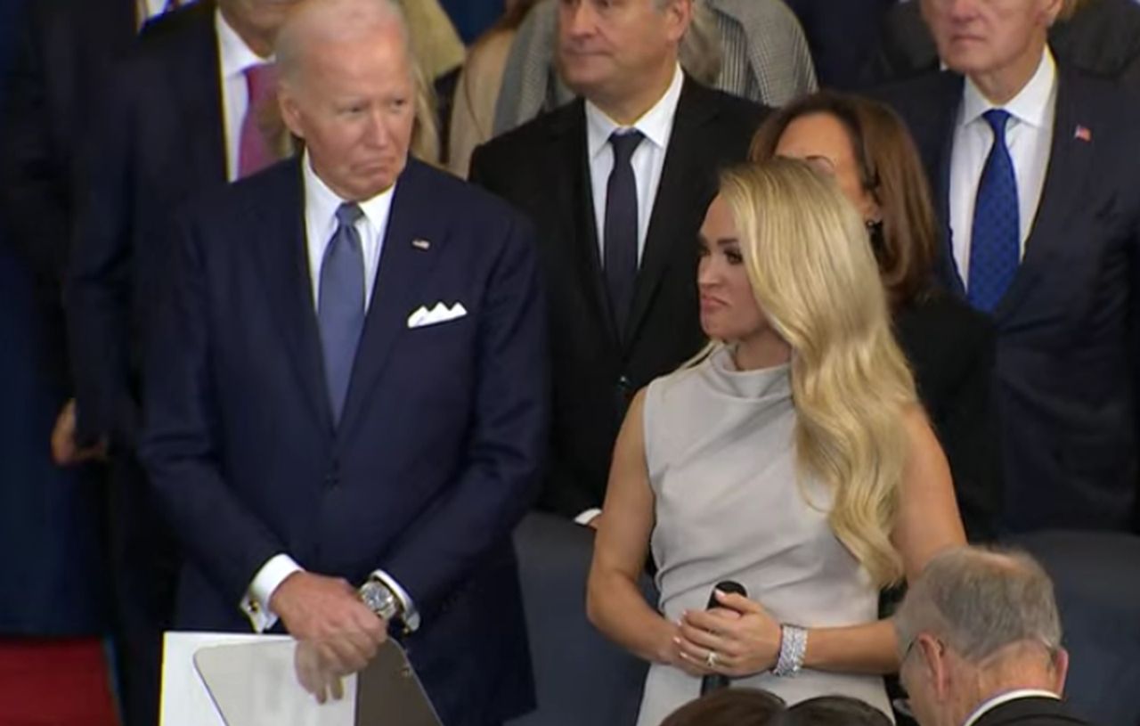 Trump inauguration glitch: Carrie Underwood sings a cappella