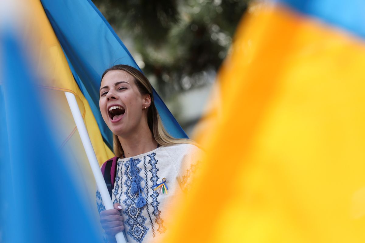 Жінка з прапором України