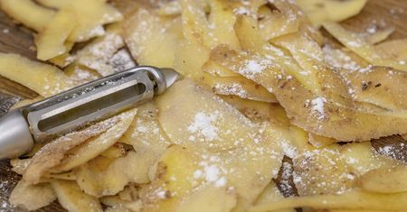 Znajoma miesza skórki ziemniaków z sodą oczyszczoną. Mało kto zna ten kuchenny trik
